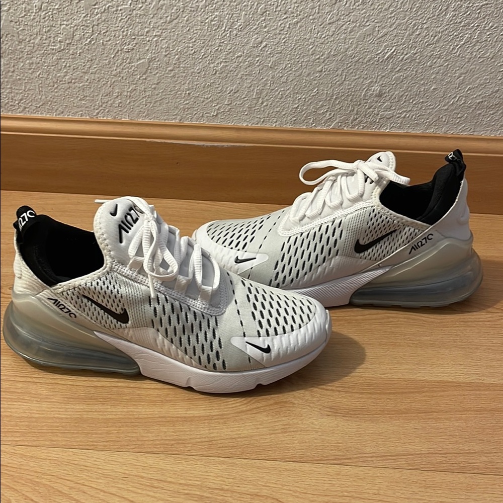 Women’s Nike White Black Sneakers with Air Max 270 Cushioning